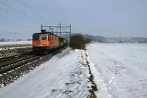 SBB: Güterzug mit der Re 420 320-4 bei Bettenhausen am 28. Januar 2017.
Foto: Walter Ruetsch 