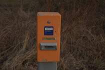 Fast im Nirvana! Dieser Fahrkartenentwerter steht am Haltepunkt Duisburg Entenfang, der Endstation der RB37. Sollte er einmal defekt sein, was eigentlich nicht sein darf, aber manchmal so ist, dann rufst Du die Notfallnummer und kündigst Deine Schwarzfahrt an. 28.1.2017