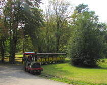 Die Adler-Lok mit der Tiergartenbahn, am 02.09.2016 im Tiergarten N�rnberg.