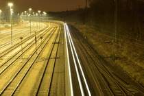 Langzeitbelichtung eines fahrenden unbekannten Kohlezug in Duisburg Entenfang.
Samstag 28.1.2017