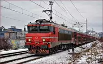 SŽ 363-024 zieht Autozug durch Maribor-Tabor Richtung Koper Hafen. /26.1.2017