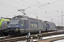 Doppeltraktion, mit den BLS Loks 465 011-5 und 465 013-1 sind beim Badischen Bahnhof abgestellt. Die Aufnahme stammt vom 09.01.2017.