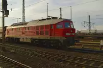 In Bissingheim kommt die 232 254-3 mit einem Selbstentladerwagenzug aus Rhodenhaus durchgefahren. Samstag den 28.1.2017