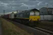 Bei Anrath ist mir die  266 114 der RTB mit einem Kastelzug vor Objektiv gefahren.
Sonntag 29.1.2017