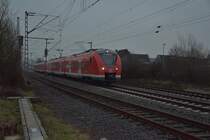 S8 verlässt Kleinenbroich in Richtung Korschenbroich, bald hat der 1440 822-3 seinen Endpunkt Mönchengladbach Hbf erreicht. 31.1.2017