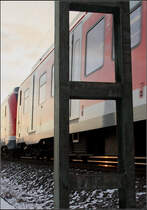 Ein bisschen Sonne unter dem Zug -

Ein S-Bahnzug bei Weinstadt-Endersbach kurz nach dem die Sonne über die Hügel hoch kam.

10.01.2017 (M)