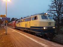 DB Westfrankenbahn 218 460-4 Conny am 01.02.17 in Büdesheim (Hessen) mit dem RE34 nach Frankfurt am Main Hbf bei Dämmerung 