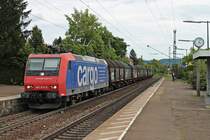 Am 04.08.2015 bespannte die Re 482 010-6  Verstehen sie mehr als nur Bahnhof?  den DGS 48620 (Muttenz - Göttingen Gbf), als sie durch den Bahnhof von Haltingen gen Katzenbergtunnel/Freiburg fuhr.