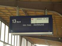 Die Anzeigetafel zeigt den D-Zug von Trier Hbf nach Dortmund an, wlecher �ber K�ln, Essen f�hrt.           Trier Hbf am 10.09.06