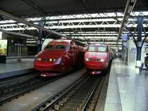 Hier stehen zwei TGV vom Typ Thalys im Bahnhof Br�ssel Midi. Einer ist gerade von Paris gekommen und der andere macht sich gleich auf dem weg nach Paris.