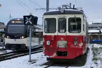 CEV/MVR: Die Triebwagen BDeh 2/4 73 und BDeh 2/4 75 in Vevey am 9. Januar 2017. Noch immer ist der durch die Kollision mit einem Lastwagen im Herbst 2016 in Vevey entstandene Schaden am Triebwagen 75 sichtbar. Ob sich eine Reparatur nach der Inbetriebnahme der neuen Triebzüge noch lohnen wird ist fraglich?
Foto: Walter Ruetsch