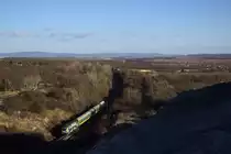 Der für die Raaberbahn fahrende 470 504 konnte am 28.12.16 nahe der Ortschaft Szar aufgenommen werden. Gebildet ist der Zug aus mehreren ehemaligen Reichsbahnwagen und verkehrt dort als InterCity. Sogar das Wlan funktionierte einwandfrei! 