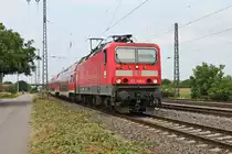 Einfahrt am 10.08.2015 über das Überholgleis von der Freiburger 143 308-5 mit der HVZ-Verstärker RB (Freiburg (Brsg) Hbf - Neuenburg (Baden)) in den vorletzten Zwischenhalt in Müllheim (Baden). Seit dem 29.12.2016 ist die Lok für DB Cargo im Norden Deutschlands unterwegs.