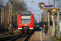 Ein Nachschuss von der Rhein Niers Bahn (RB33) aus Aachen-Hbf nach Heinsberg-Rheinland-Duisburg-Hbf und hilt in Kohlscheid und fährt in Richtung Herzogenrath,Mönchengladbach. Aufgenommen von Bahnsteig 1 in Kohlscheid. 
Bei Sonnenschein am Nachmittag vom 13.2.2017.