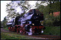 381772 am 28.4.1990 auf der Teutoburger Wald Eisenbahn im Bahnhof Brochterbeck.