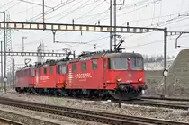 Dreifachtraktion, mit den Crossrali Loks 430 114-3  Natalie , 430 115-4  Ivon  und 430 112-3  Zita , durchfahren den Bahnhof Pratteln. Die Aufnahme stammt vom 07.02.2017.