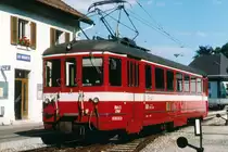 TRAVYS/CMN: Regionalzug mit BDe 4/4 5 in Les Brenets kurz vor der Abfahrt nach Le Locle im Juni 2000.
Foto: Walter Ruetsch 