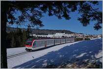 Ein TRAVYS  SURF  bestehend aus Be 4/4, AB und Be 4/4 erreicht in Kürze sein Ziel Ste-Croix.
14. Februar 2017