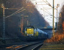 7869,7866  beide von der SNCB  kommen die Kohlscheider-Rampe hoch aus Richtung Neuss,Herzogenrath mit einem Kurzen Kalkleerzug aus Oberhausen-West(D) nach Hermalle-Huy(B) und fahren durch Kohlscheid in Richtung Richterich,Laurensberg,Aachen-West. Aufgenommen vom Bahnsteig 1 in Kohlscheid. 
Bei Sonnenschein am Nachmittag vom 13.2.2017.