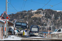 Der Zug mit dem Be 4/4 5001 wirkt derzeit als Kunstobjekt in der Ausstellung  Elevation 1049  in Gstaad mit. Der Zug wurde von der Künstlerin Sarah Morris neu gestaltet, inspiriert von der Raupe des Monarch-Schmetterlings. <a href= https://www.elevation1049.org/de/gstaad/sarah-morris/monarch.html >https://www.elevation1049.org/de/gstaad/sarah-morris/monarch.html</a><br>
In Gruben wurde am 13. Februar 2017 planmässig der Regionalzug mit dem ABe 8/8 9001 gekreuzt.