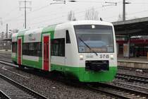 VT 121 der Süd-Thüringen-Bahn bei der Durchfahrt in Berlin-Schönefeld Flughafen in Richtung Grünauer Kreuz am 23.02.2017
