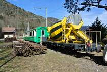 Der BAM B 63 auf fremden Gleisen; BAM B 63 abgestellt zusammen mit dem X 507 in Six-Fontaines auf dem Netz der YSteC, 23.02.2017.