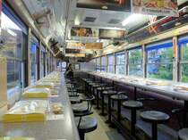 Die Strassenbahn von Nagasaki - Das Rollmaterial: Wagen 201-210. Ein Blick ins Innere des Bierwagens 207. 8.August 2013. 