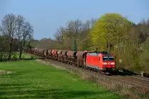 Häufig auf der KBS 930 zu beobachten sind die Schotterzüge von Vilshofen zu den jeweiligen Baustellen in Südbayern. Allerdings werden diese Züge natürlich nur bei Bedarf eingelegt. Am 11. April 2016 verkehrte beispielsweise ein GB 62724 nach München Süd, als Zuglok war 185 160 eingeteilt. Kurz bevor die Schatten ins Gleis wanderten, konnte die Leistung im Korbinaniholz bei Oberschleissheim abgelichtet werden.