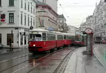 Wien Wiener Linien SL 5 (E1 4791 + c4 1328) IX, Alsergrund, Spitalgasse / Severingasse am 17. Februar 2017. - 1862 erhielt die Spitalgasse ihren Namen nach dem Wiener Allgemeinen Krankenhaus. - Severingasse wurde 1862 nach dem im Jahre 482 gestorbenen Heiligen Severin benannt.