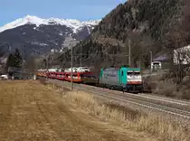 Die E 483 005 mit einem Güterzug am 25.02.2017 unterwegs bei Campo di Trens.