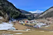 193 640 + 189 934 + 189 910 mit DGS 43100 am 25.02.2017 bei St. Jodok am Brenner. 