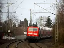 Ein Nachschuss von der 111 127-7 DB schiebt den RE4 aus Aachen-Hbf nach Dortmund-Hbf und kommt aus Richtung Aachen-Hbf,Aachen-Schanz,Aachen-West,Laurensberg,Richterich,Kohlscheid,Herzogenrath,Palenberg,Zweibrüggen,Frelenberg,Geilenkirchen,Süggerrath,Lindern,Brachelen,Hückelhoven-Baal,Baal und hält in Erkelenz und fährt dann weiter in Richtung Herrath,Beckrath,Wickrath,Rheydt-Hbf,Mönchengladbach-Hbf. Aufgenommen vom Bahnsteig 1  in Erkelenz.
Bei Sonne und Wolken am Kalten am Nachmittag vom 18.2.2017. 