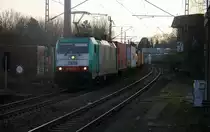 Die Cobra 2839  kommt aus Richtung Aachen-West,Laurensberg,Richterich,Kohlscheid,Herzogenrath,Hofstadt,Finkenrath,Rimburg,Übach-Palenberg,Zweibrüggen,Frelenberg,Geilenkirchen,Süggerrath,Lindern,Brachelen,Hückelhoven-Baal,Baal mit einem Güterzug aus  Belgien nach Tschechien  und fährt durch Erkelenz in Richtung Herrath,Beckrath,Wickrath,Rheydt-Hbf,Mönchengladbach-Hbf. Aufgenommen vom Bahnsteig 1 in Erkelenz.
Bei Sonne und Wolken am Kalten am Nachmittag vom 18.2.2017. 