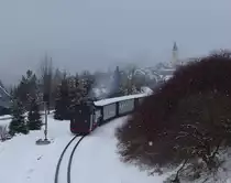 Bei heftigem Schneetreiben verlässt 99 1777-4 mit P1004 (Kurort Oberwiesenthal  Cranzahl) den Kurort zu Füßen des Fichtelberges, den man an diesem Tag natürlich nicht sehen konnte.

Oberwiesenthal, 22. März 2016
