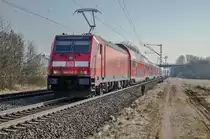 146 242-3 schiebt einen RE von Frankfurt/M. komment nach Würzburg Hbf.abgelichtet am 15.02.2017 bei Thüngersheim.