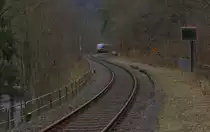 Stillgelegt, unnütz ist nicht nur der Fernsprecher, sondern auch der Bahnsteig und der der Spiegel, diese Erfahrung musste der Fotograf machen, als nach ermüdender Wanderung im Nationalpark, im Sebnitztal, die  Nationalparkbahn  ohne Halt an ihm vorüber fuhr. Ehemaliger Haltepunkt Mittelndorf. 26.02.2017 13:29 Uhr, leichter Regen.
