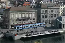Sonne, Stadt und Straßenbahn -

Zürich, mit Cobra-Tram an der Limmat. Die fast ungeschnittene Version einer früher schon gezeigten Aufnahme, die ich jetzt in eine größere Version ausgetaucht habe: http://www.bahnbilder.de/bild/schweiz~stadtverkehr~strassenbahn-zuerich/173975/-sonne-stadt-und-strassenbahn--eine.html
Als hier nur 800px große Bilder möglich waren hatte ich den engeren Ausschnitt gewählt, bei der jetzigen Größe kann auch mehr vom drumherum gezeigt werden.

09.03.2008 (M)

