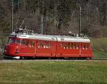 Und wieder mal ist der Roter Doppelpfeil  Churchill  auf einer 3-stündigen Brunchfahrt unterwegs: Die SBB RAe 4/8 Nr. 1021  Churchill  fuhr am 26.2.17 um 10.15 Uhr von Zürich HB eine Rundfahrt via Winterthur, Bauma, Rapperswil und Thalwil. Um 13.42 Uhr kam der Churchill-Pfeil auf Gleis 8 in Zürich HB an. Die Aufnahme entstand um 11.24 Uhr zwischen Rämismühle-Zell und Rikon, auf der 1-spurigen  43,6 Kilometer langen Tösstalstrecke der ehemaliger Schweizer Eisenbahnunternehmen Tösstalbahn, abgekürzt TTB. Im Bild zeigt der SBB Triebzug seine  Rückseite  (der Führerstand musste vom Lokführer auf dieser Brunchfahrt nicht wechseln)mit rotem Schlusslicht.