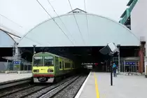DART 8629+8614 ist soeben in Dublin Pearse Stn. eingefahren. 14.06.2016
