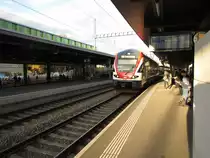 SBB-RABe 511 unterwegs auf der Linie S7, fährt am 20.10.16 in den Bahnhof Oerlikon ein.