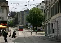 Mit der 'S-Bahn' auf der Straße -

Die Forchbahn gehört als S18 zum S-Bahnnetz von Zürich. Hier ein Nachschuss auf eine Bahn in der Kreuzbühlstraße beim Bahnhof Zürich-Stadelhofen.

24.05.2008 (M)