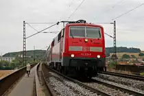 Am 24.08.2015 überquerte die Nürnberger 111 226-7 mit ihrem RE (München Hbf - Nürnberg Hbf) die Donaubrücke bei Mariaort in Richtung Norden.