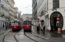 Wien Wiener Linien SL D (E2 4016 / c5 1419 + E2 4019) IX, Alsergrund, Schlickgasse am 17. Februar 2017.