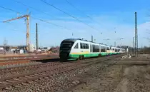 642 325 + 642 301 + 642 313 fahren am 04.03.2017 als Fußball Sonderzug von Zwickau nach Erfurt. Fotografiert wurde der Zug an der Olzmannstraße in Zwickau.
Es spielen heute die Drittligisten Rot Weiß Erfurt gegen den FSV Zwickau. Der Sonderzug ist der allererste Sonderzug in der Vereinsgeschichte des FSV Zwickau überhaupt, da er direkt vom Verein gestellt wird. Zuvor sind die Fans immer mit Bussen oder Privat zu den Auswärtsspielen angereist.

Zum Anfang hatten Anhänger des FSV Zwickau bei verschiedenen EVU´s nachgefragt ob die einen Sonderzug fahren könnten, da es gegen den Abstieg aus der dritten Liga geht ist jeder Fan wichtig. Dies hat dann der Verein mitbekommen und sich mit eingeschaltet auch wegen der Sicherheit wenn jemand den Zug demoliert, kann der Verein besser reagieren und gegen diese Leute Maßnahmen einleiten. 
Bei der Vogtlandbahn bekam man dann schließlich die Zusage.
