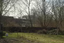 Noch immer als solche zu erkennen, Blechträgerbrücke über das Dreißiger Wasser in Lossen, ehemalige Strecke Döbeln-Lommatzsch.1969 eingestellt. 04.03.2017 12:01 Uhr.