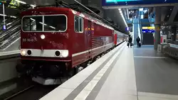 155 110-0 am 13.04.2017 mit EN 301 in Berlin HBF tief