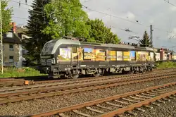 Connecting Europe sagt die Werbung auf der 193 875-2 om Seitenblick.