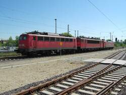 140 621-4 mit 155 211-6 und 152 003-0 am 6.05.07 im Bahnhof von Wismar.