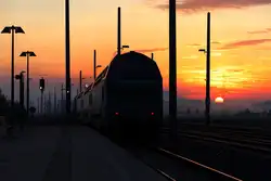 R 4354 wird durch die Enorme Fahrgastfrequenz als Doppel-Stock-Zug geführt.