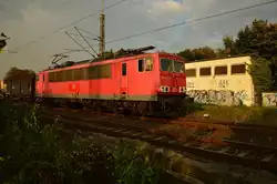 Unerwartet kam die 155 126-6 am Abend es 26.9.2017 hinterm Gestrüpp hervor, als sie in Rheydt nach Köln abzweigte.